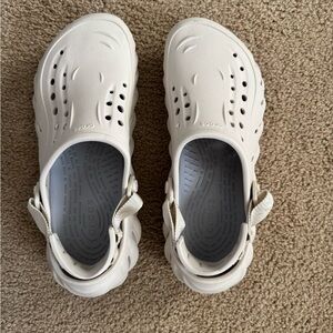 Crocs Echo Clogs Bone